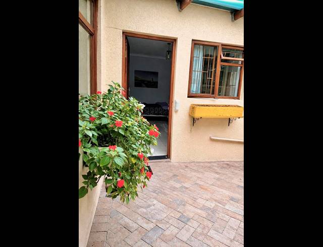 1 bed property to rent in PINELANDS